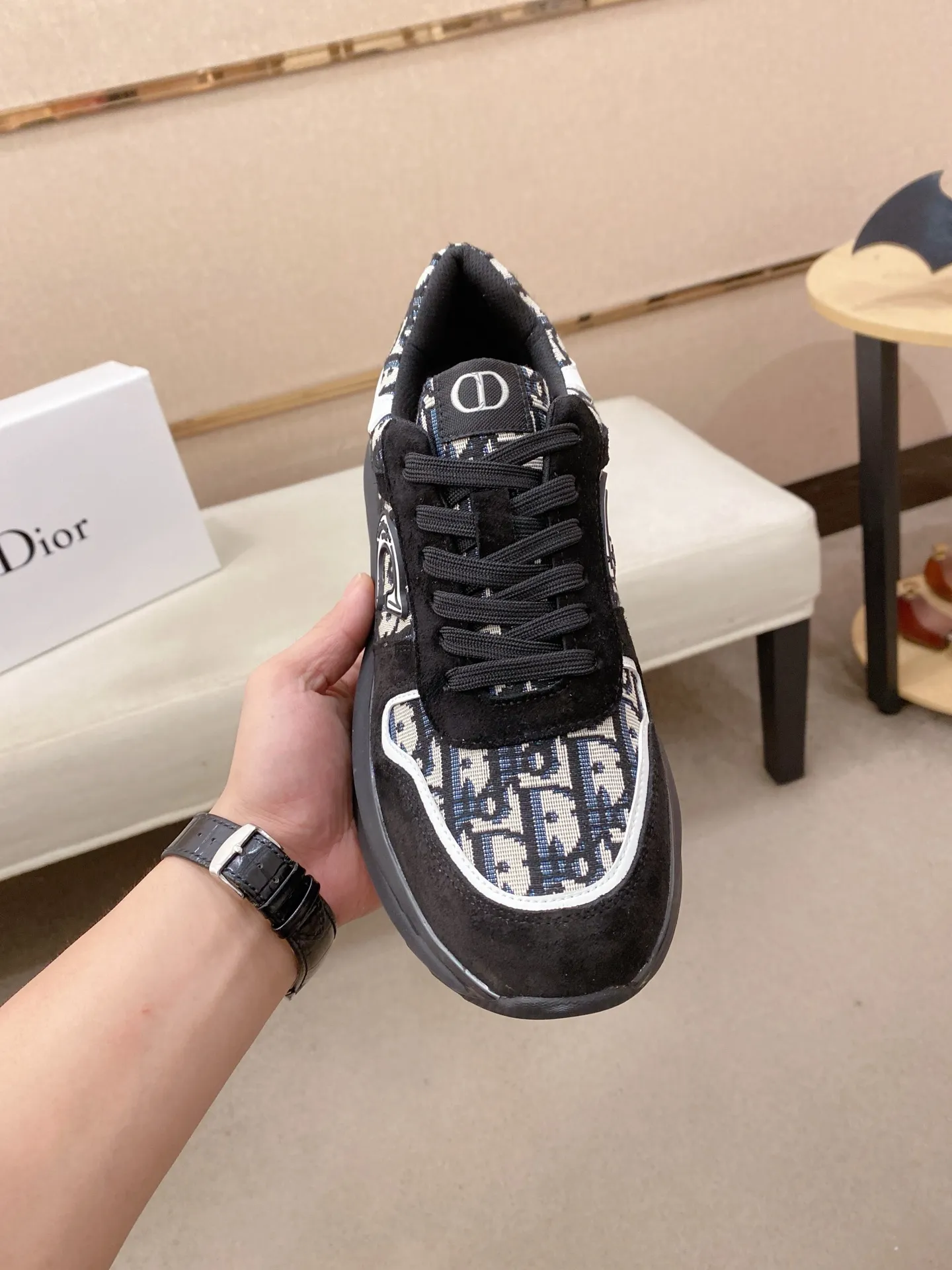 Men's shoes💰 462💰🇮🇹🇮🇹Dior d The new model is on sale at the same time at the counter. The upper 🇮🇹 is imported Italian first-layer cowhide, and the lining is fully imported sheepskin 💪💪. It is a complete 1⃣️ to 1⃣️ replica 🇮🇹💪💪, ⚠ Sole: The original sole is specially provided by the original factory. The exclusive movable molded sole is super comfortable. ⚠Original factory single goods, 🔍🔍high quality, you can enter and leave the counter at will, welcome to compare⚠. Code number:38-44